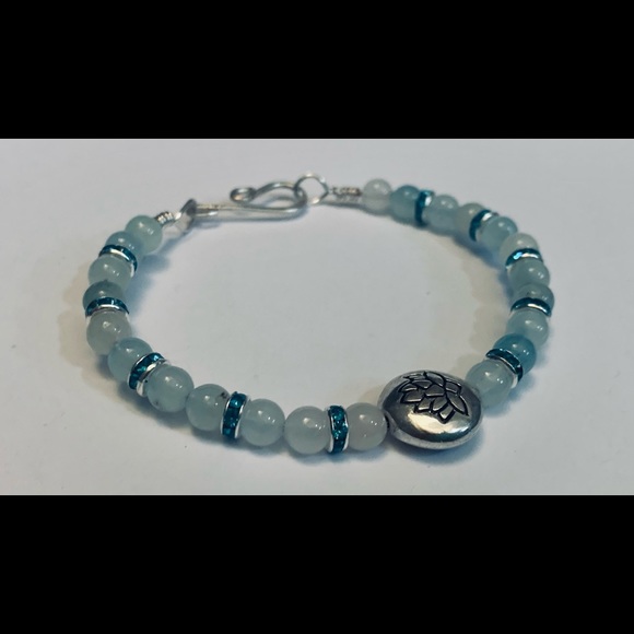 Handmade natural gemstone lotus flower bracelet - Picture 1 of 3